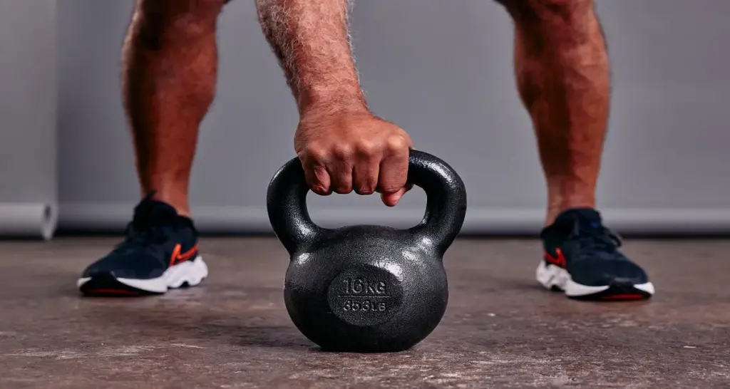 کتل بل (Kettlebell) چیست و آشنایی با تمرینات کتل بل- نیک اندام